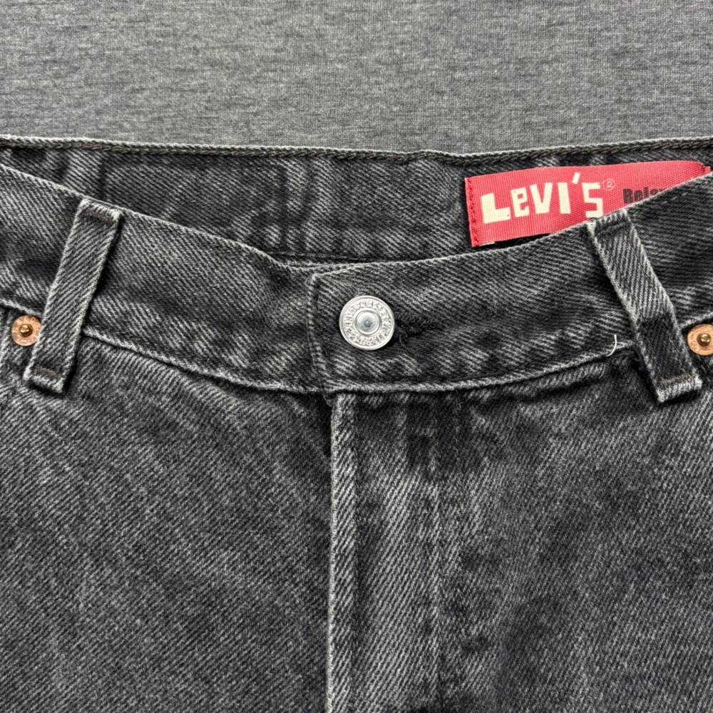 Levis Denim Shorts Womens 26 Cutoff Frayed Hem Distressed Black 550 Relaxed Fit - Picture 2 of 10